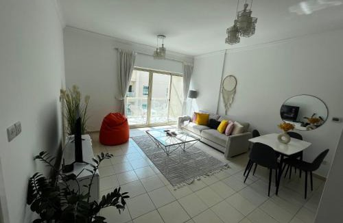 The Greens Apartment | Gorgeous One Bedroom Apartment in the heart of Dubai