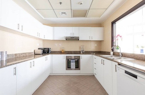 Dubai Marina Apartment | Grand 3BR in Dubai Marina's Majestic Skyscraper!