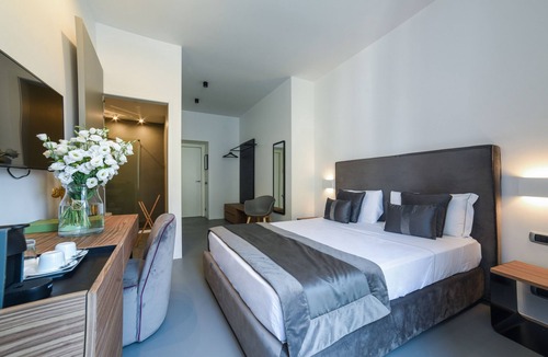 Santa Lucia Bed & Breakfast | Gray Room 3 - 133