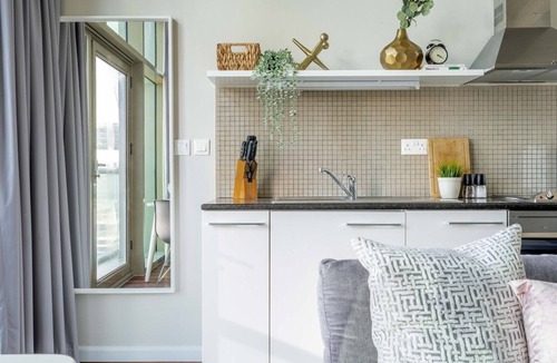 DIFC Apartment | GuestReady Holiday Homes - Top of the World