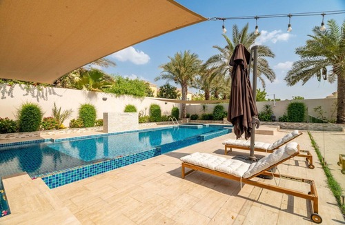 Jumeirah Park Villa | GuestReady - Peaceful Garden Villa l Pool & BBQ