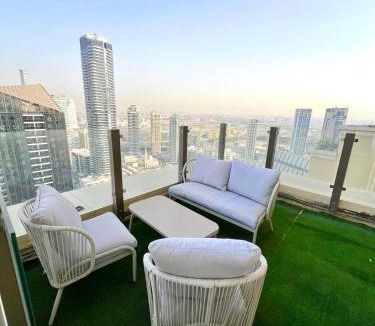 Dubai Marina Apartment | Happy Season - Large Terrace- Panoramic View - 2BR JBR Pool Beach
