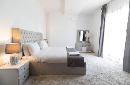 Dubai Marina Apartment | Happy Season - Large Terrace- Panoramic View - 2BR JBR Pool Beach