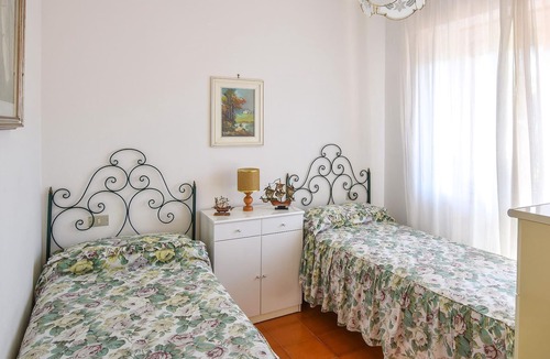 Simeri-Crichi House | Here you will occupy part of a pretty two-family house with garden in the Gulf of Squillace, about 2