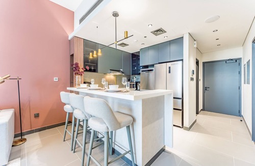 Jumeirah Lake Towers Apartment | High-Rise 1BR with Lake and City Views and Minutes to Metro, MBL Royal, JLT
