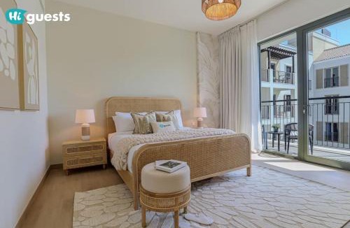 Dubai Apartment | HiGuests - Beachfront Living Stunning 4 BR with Maid's Room