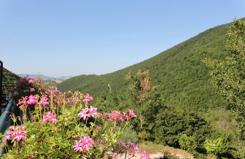 Monterosso Apartment | Hiking and enjoy nature in Le Marche, Italy at Cottage ‘La Terra’