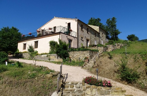 Monterosso Apartment | Hiking and enjoy nature in Le Marche, Italy at Cottage ‘La Terra’