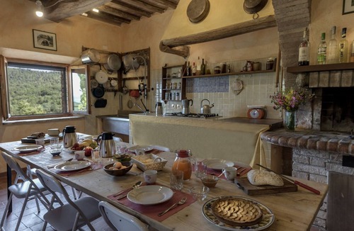 Palazzina Apartment | Historic Holding with wonderful swimming pool near Siena, Tuscany, Italy