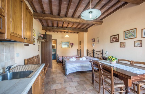 Castiglion Fibocchi Other | Holiday Apartment 'Monolocale Saraceno' with Pool, Garden & Wi-Fi