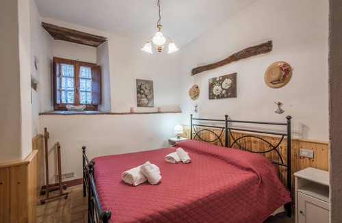 Castiglion Fibocchi Other | Holiday Apartment 'Trilocale Elisa' with Pool, Garden & Wi-Fi