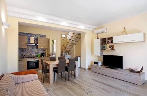 Dragonea House | Holiday Home 'Casa Alle Porte Della Costiera' with Mountain View, Wi-Fi and Air Conditioning
