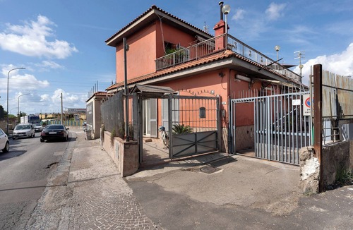 Ercolano House | Holiday Home 'La Casa Di Giulia' with Sea View, Wi-Fi and Air Conditioning