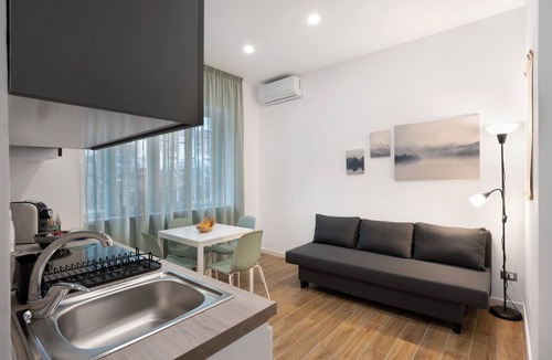 Fuorigrotta House | Holiday Home 'La Gioia' with Wi-Fi and Air Conditioning