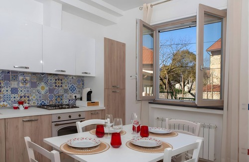 San Lazzaro House | Holiday Home 'La Via Delle Stelle' with Mountain View, Wi-Fi and Air Conditioning