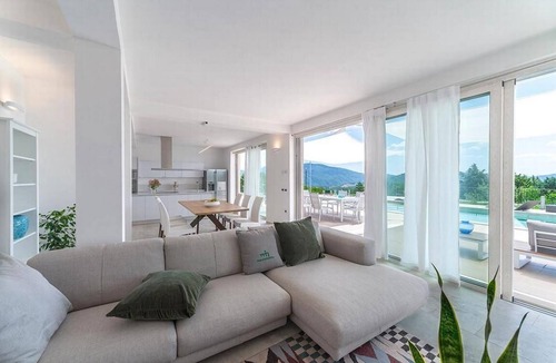 Acqualagna House | Holiday house Acqualagna for 1 - 8 persons with 4 bedrooms - Holiday home