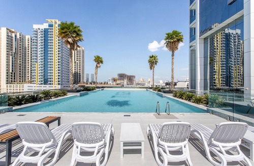 Al Quoz Apartment | Holiday Studio In JVC 2408, Dubai