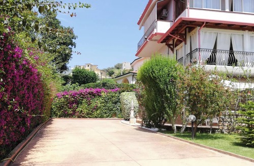 Diamante Apartment | Homerez - Charming apartment in Diamante