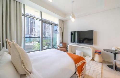 Sheikh Zayed Road Apartment | Homes Beyond l Studio Chic City Escape Aykon City Tower C
