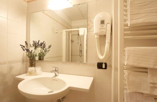 Roccacasale Hotel | Hotel Le Ginestre