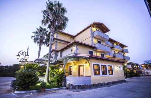 Marina di Varcaturo Hotel | Hotel Miramare