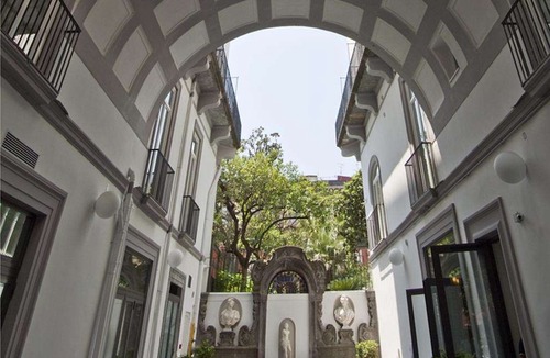 Historical Center Hotel | Hotel Piazza Bellini & Apartments