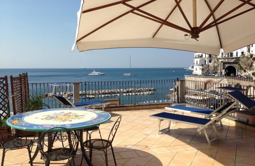 Atrani Apartment | House for families with terrace and sea view, only 1km from the center of Amalfi