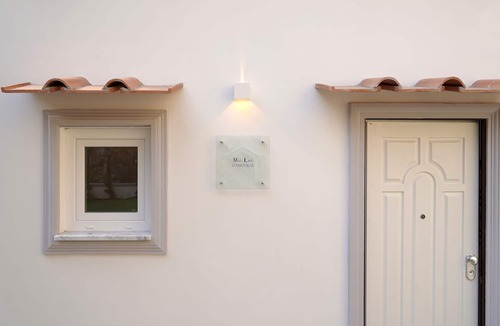 Meta Apartment | House near the sea with Jacuzzi pool, terrace - solarium and garden