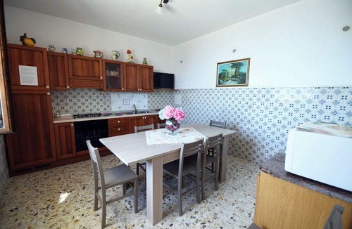 San Lazzaro House | House on 3 levels, with wide sea views.