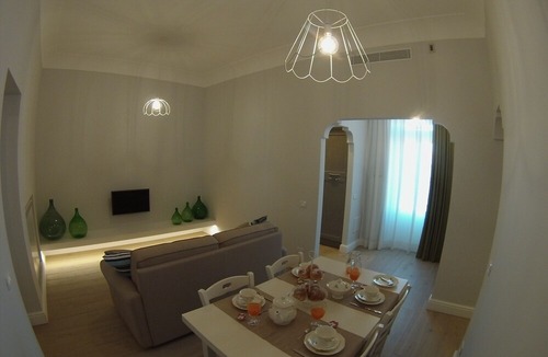 Sant'Agata sui Due Golfi House | House with garden in central position
