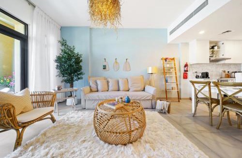 Umm Suqeim 3 Apartment | Iconic Views Apt With Balcony Close to the Beach