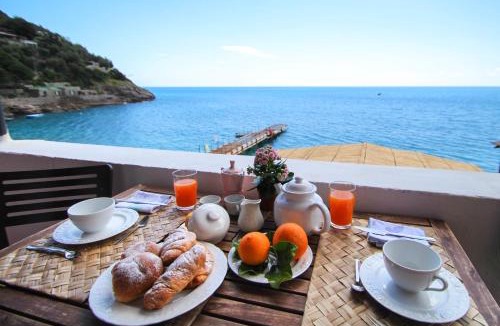 Marina del Cantone House | il Terrazzino sul Mare,holiday home ON THE BEACH in Sorrento Coast