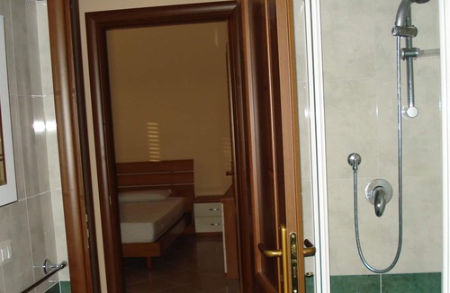 Ardore Marina Apartment | Illuminated fresh clean new beach house