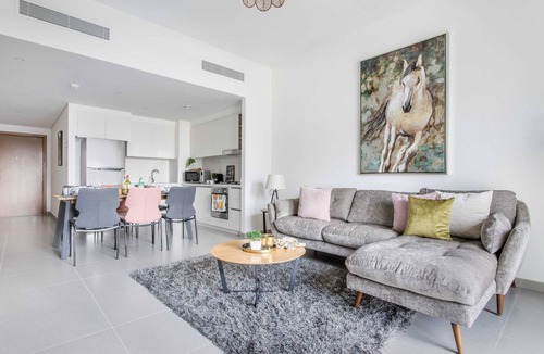 DIFC Apartment | Immaculate 2BR w/Burj Khalifa Views in Downtown