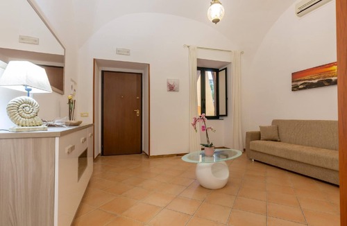 Meta Apartment | Iris .