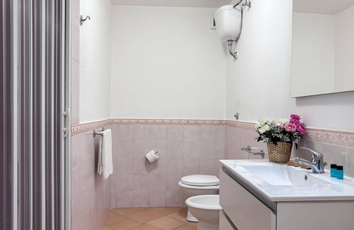 Meta Apartment | Iris .