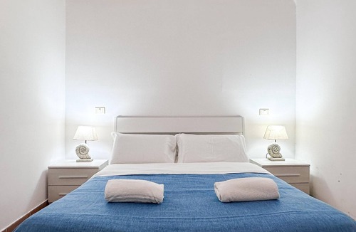 Meta Apartment | Iris .