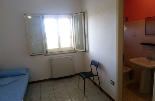 Marina di Montenero House | Triple room for rent with independent bathroom