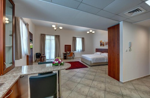 Motor City Apartment | J5 Studio Holiday Homes Uptown Motor City