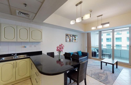 Dubai Marina Apartment | Key View - The Waves