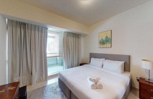 Dubai Marina Apartment | Key View - The Waves