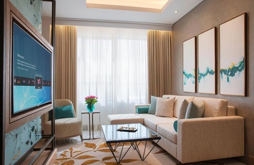 Jadaf Apartment | King Bedroom Near Spring Green Supermarket By Luxury Bookings