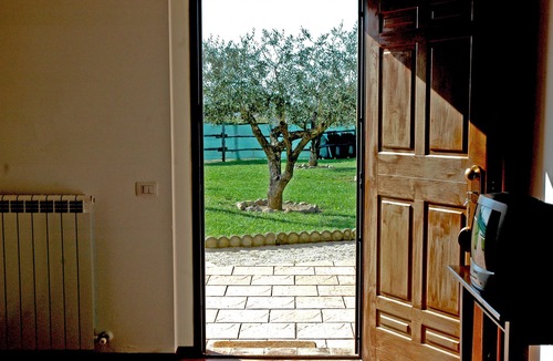 Deruta House | L'ULIVO: apartment within farmhouse just 15 minutes far from Assisi.