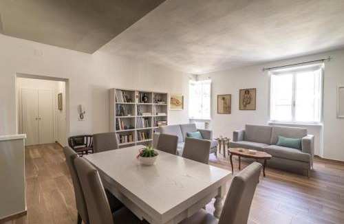Porciano Apartment | La casa del pittore Squillantini suite