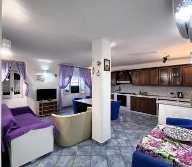 Sant'Angelo Apartment | La casa Viola