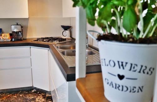 Torre Annunziata Apartment | La Casetta di Nonna Pina - Apartment with kitchen in the center