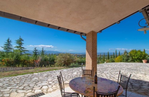 Massa Martana House | La Danza by Interhome