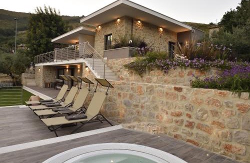 Fondi Bed & Breakfast | La Dependance Luxury Bed and Breakfast