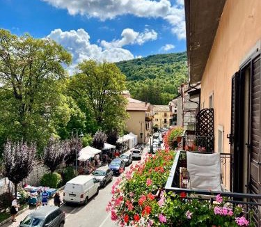 Alfedena Apartment | La piazzetta