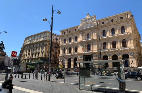 Historical Center Apartment | La terrazza sul porto, large vacation home in the heart of Naples